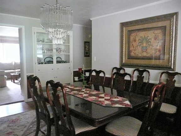 Formal Dining w/hutch