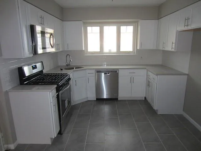 3 bed, 1200 sqft, $3,599 — Photo 1