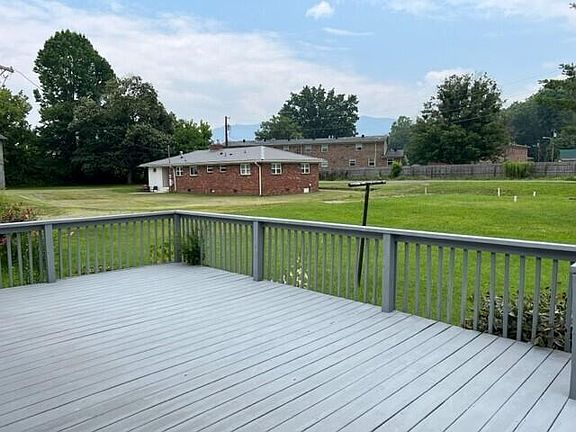 4th image of 3806 Cumberland Dr