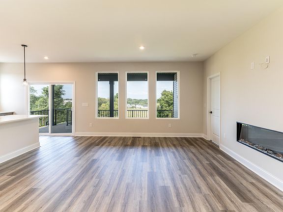 4th image of 3217 Roseland Pl