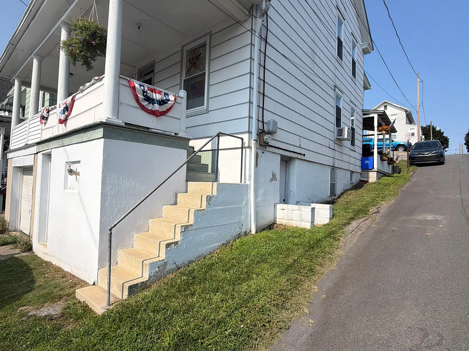 3 bed, 1092 sqft, $1,350 — Photo 1