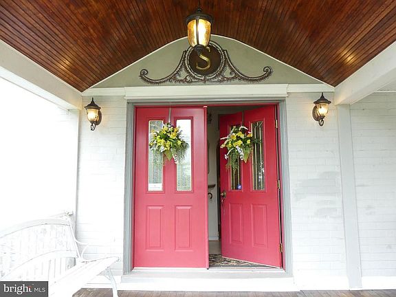 4th image of 309 Bond Ave