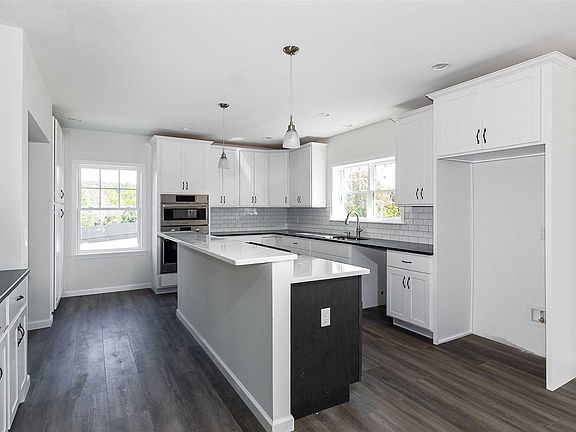 5th image of 14 Delfina Dr