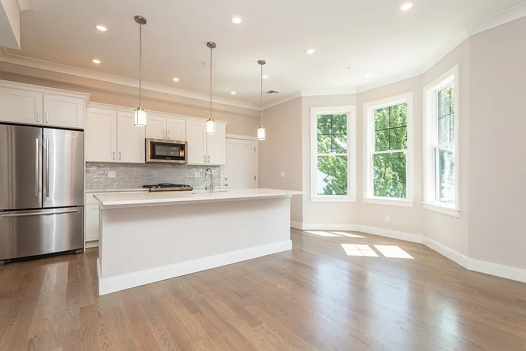 Building Photo - 3247 Washington St #3