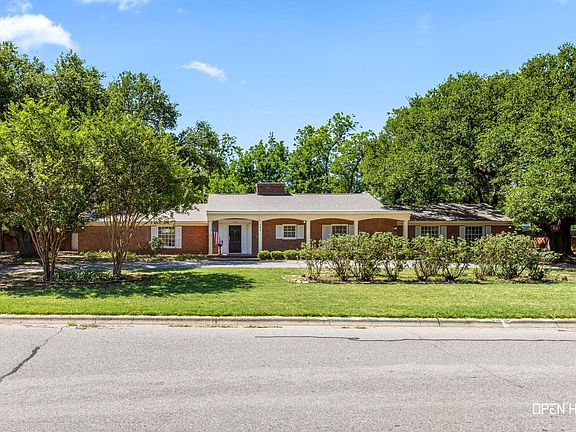 3rd image of 722 Sunset Dr