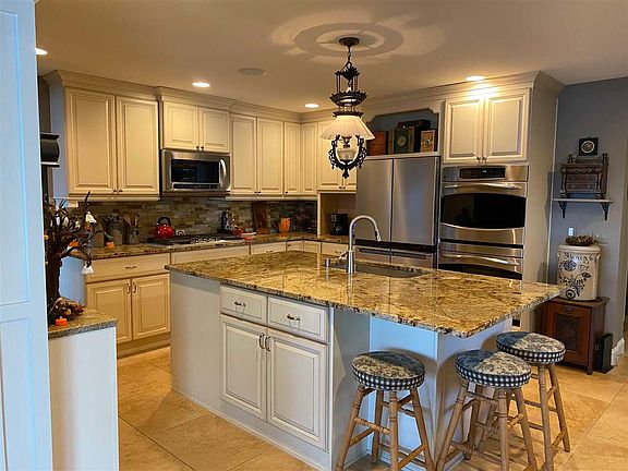 4th image of 3056 Hilton Ln