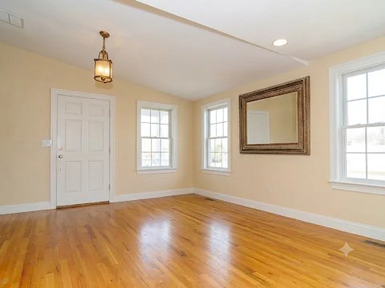 1101 Old Northern Blvd — Photo 1