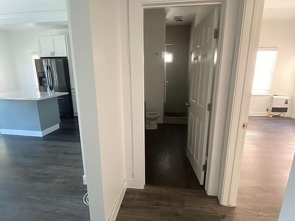 3rd image of 450 S Cochran Ave APT 202
