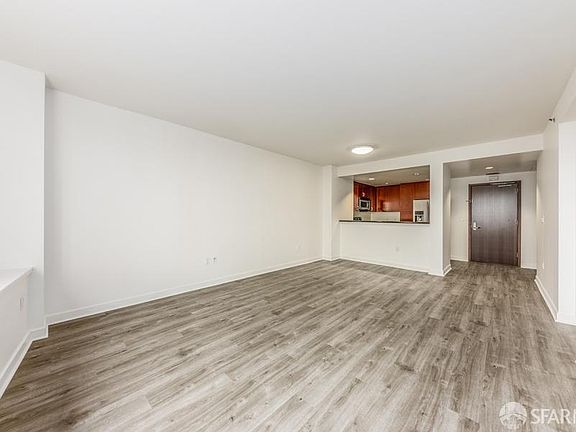 4th image of 260 King St Unit 1207