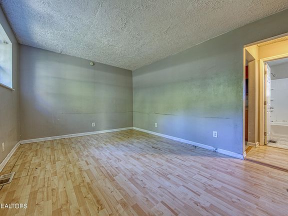 3rd image of 2751 Hillside Ave
