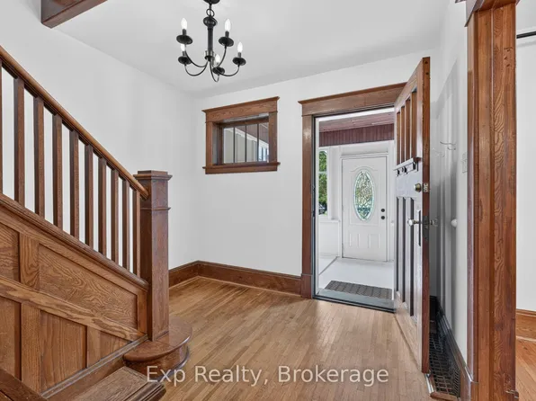 98 Cedar St, Belleville, ON K8P 3M4