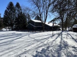 S87W27810 Hidden Lakes Dr, Mukwonago, WI 53149