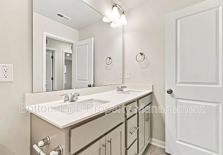 2312 Kasota Ln — Photo 34