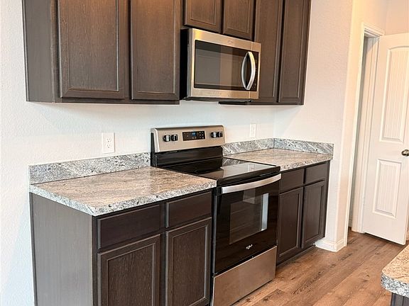 5th image of 982 Rice Dr
