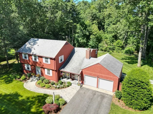 82 Knollwood Dr, Longmeadow, MA 01106