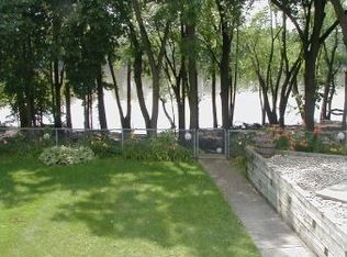 11624 Bend River Rd, Roscoe, IL 61073