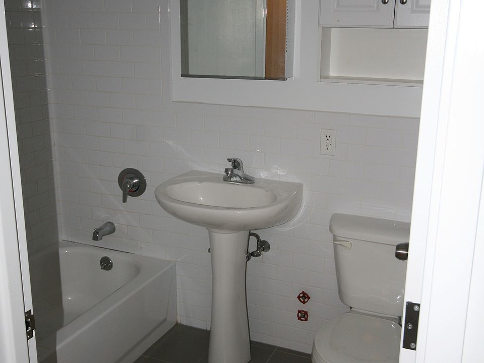 1st image of 3172 31st St APT 4L