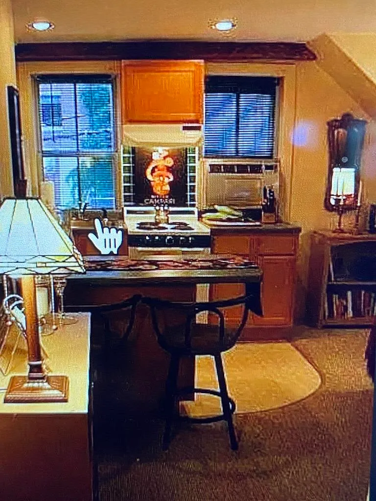 1 bed, 1.0 bath, 450 sqft, $1,995 — Photo 1
