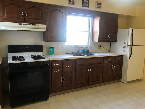 5th image of 1305 Woodward Ave