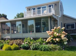 39944 Shoreline Dr, Harrison Township, MI 48045