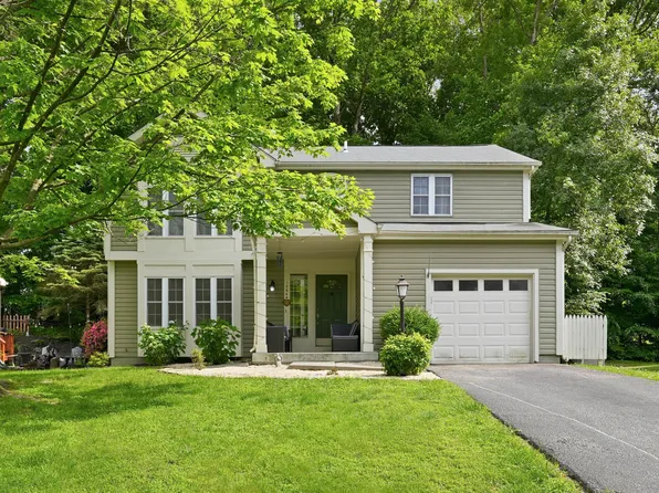 12844 Valleyhill St, Woodbridge, VA 22192