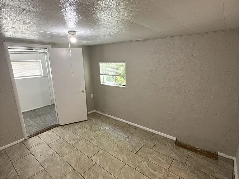 1590 N Syracuse St — Photo 10