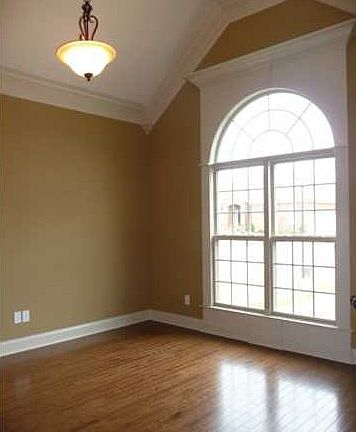 4th image of 33 Holly Park Blvd