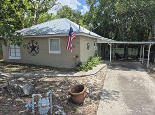 810 Cypress St, Bandera, TX 78003