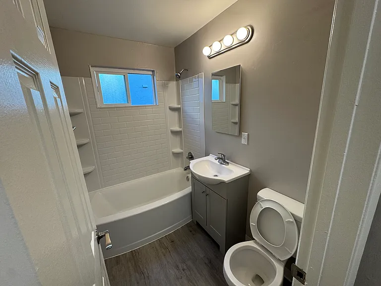 2070 Latham St #8 — Photo 6