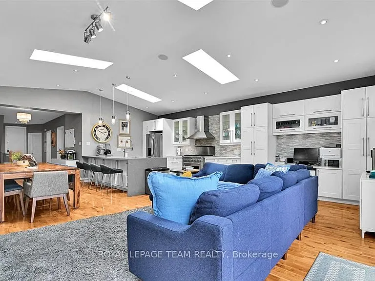 212 Flora St #1 — Photo 8