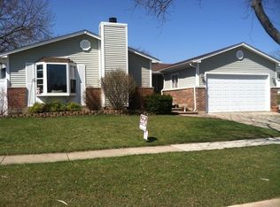 4330 N Sturbridge Dr, Hoffman Estates, IL 60192