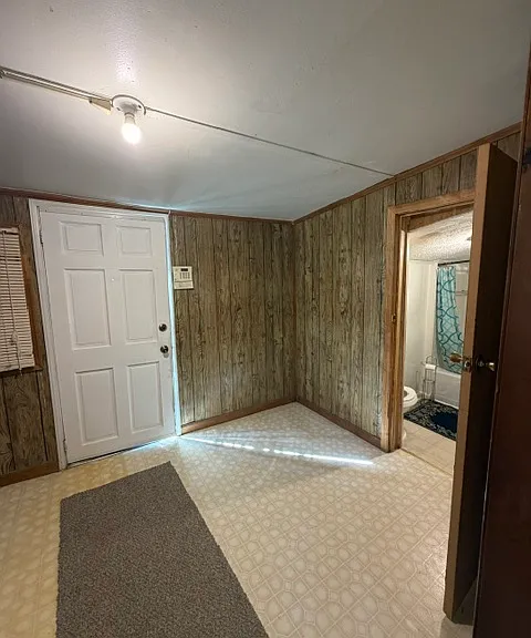 615 S Main St — Photo 3