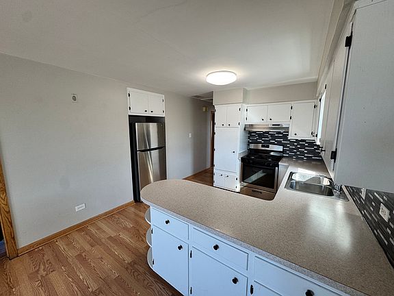 3rd image of 5432 S Austin Ave Unit 2