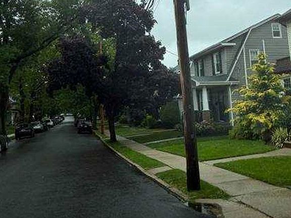 Exterior Neighborhood (street photo)