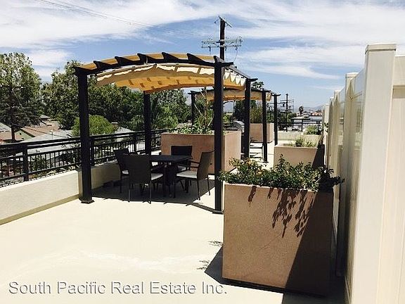 3rd image of 10455 Magnolia Blvd APT 303