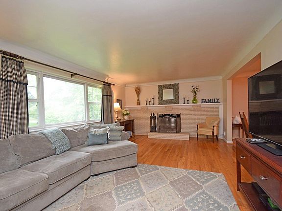 3rd image of 7412 Towerview Ln