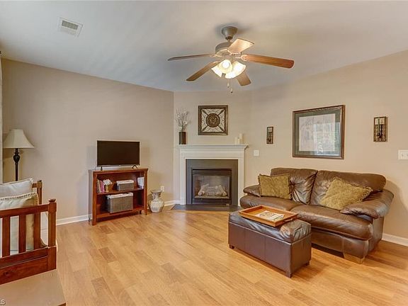 3rd image of 3805 Bluestem Dr
