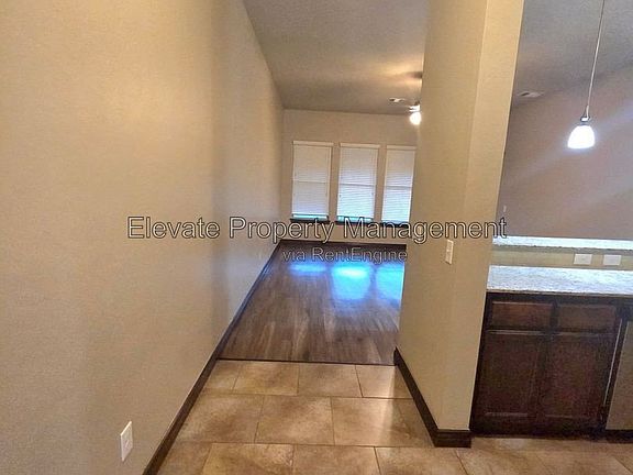 4th image of 2300 Kintyre Rd