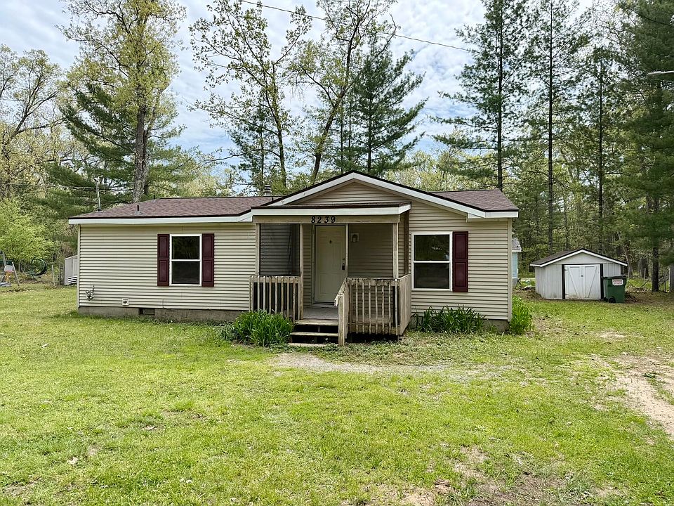1st image of 8239 W Hemlock Ave