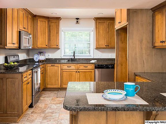 4th image of 4017 Dobbs Dr SE