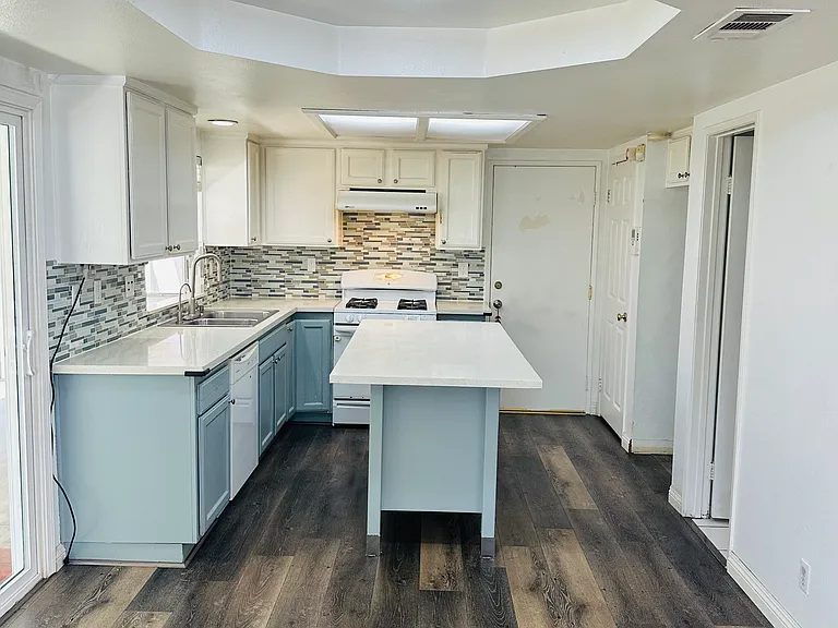 4238 La Rica Ave #B — Photo 5
