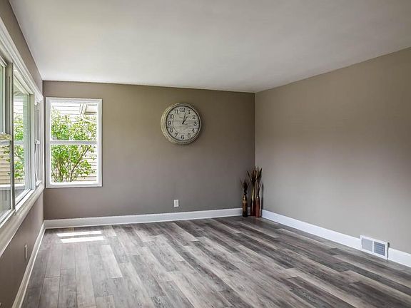 2nd image of 2916 Prange Dr