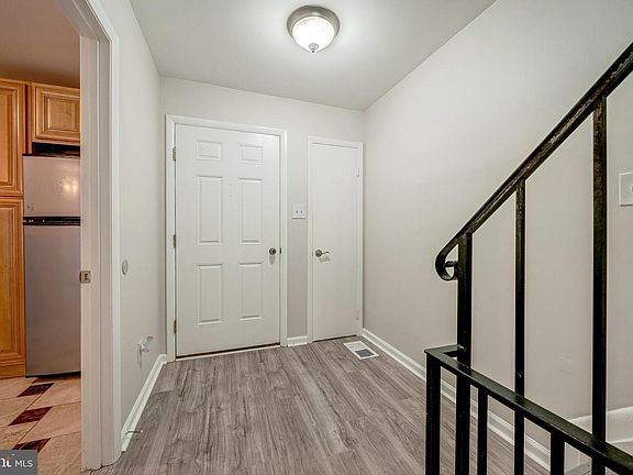 4th image of 8322 Highcliffe Ct