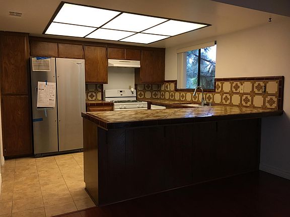 3rd image of 619 E Elmwood Ave APT O
