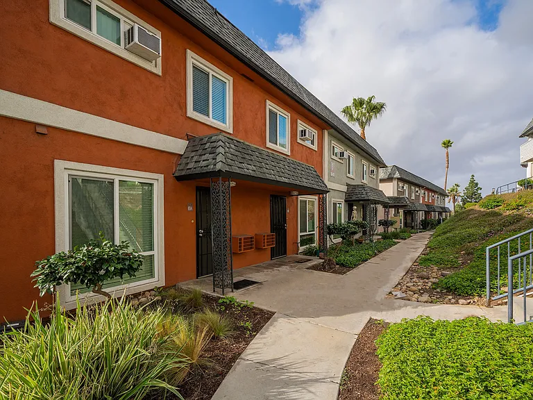Serena Vista Apartment Homes — Photo 32