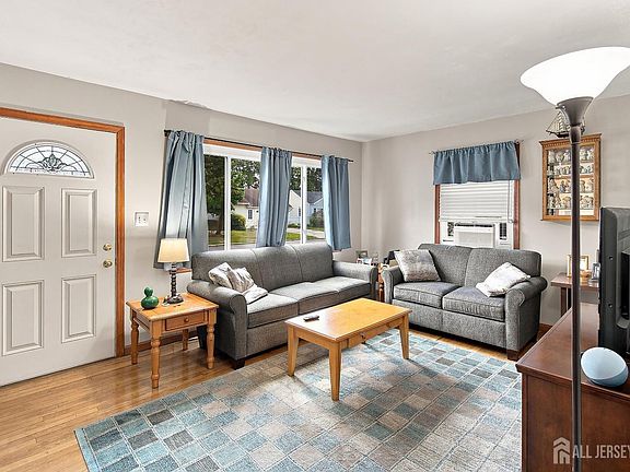 3rd image of 6 Burnham Rd