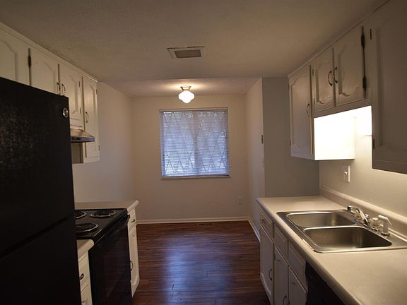 3rd image of 442 Dartmouth Cir