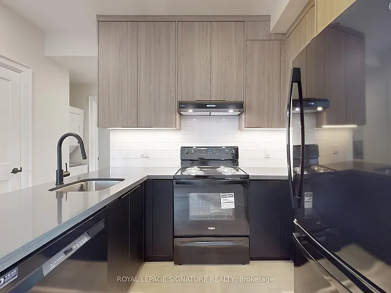 28 Beaconsfield Ave #3 — Photo 10