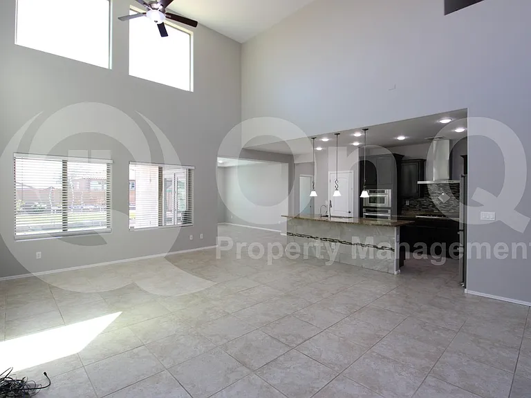 1611 W Tombstone Trl — Photo 4
