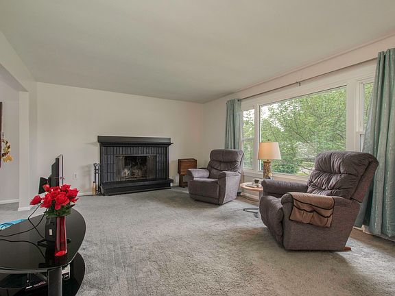 5th image of 2870 Leelanau Dr NE